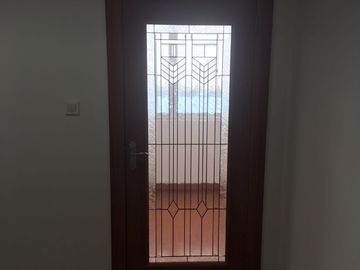 Inteirorのドアの建築装飾的なガラスは、斜めのガラス ドアのパネルをきれいにします